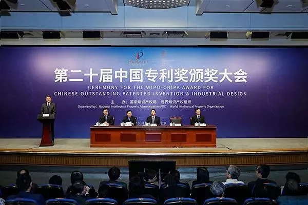 被垃圾分类逼疯？7个小学生终结了这个问题，还拿到国家专利！(图1)